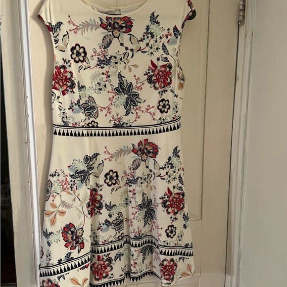 New York and Company, Floral dress; size large - Picture 3 of 6